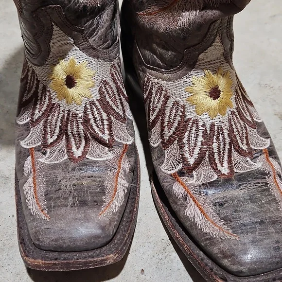 Embroidered Western Cowboy Boots - Picture 7 of 7